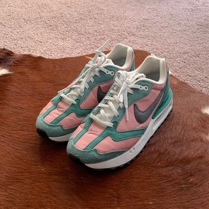 NIKE AIR MAX DAWN SNEAKERS